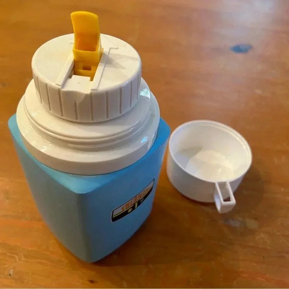 GUC antique vintage 8 oz thermos - 1980s school lunchbox size. Baby blue. - Picture 6 of 8